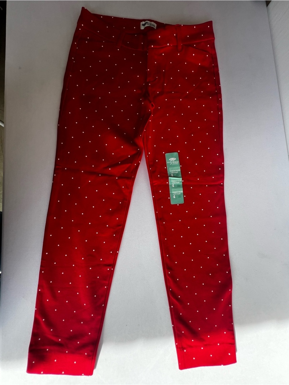 OLD NAVY PIXIE ANKLE LENGTH SIZE 4 REGULAR PANTS RED W/WHITE POKLA DOTS
NWT